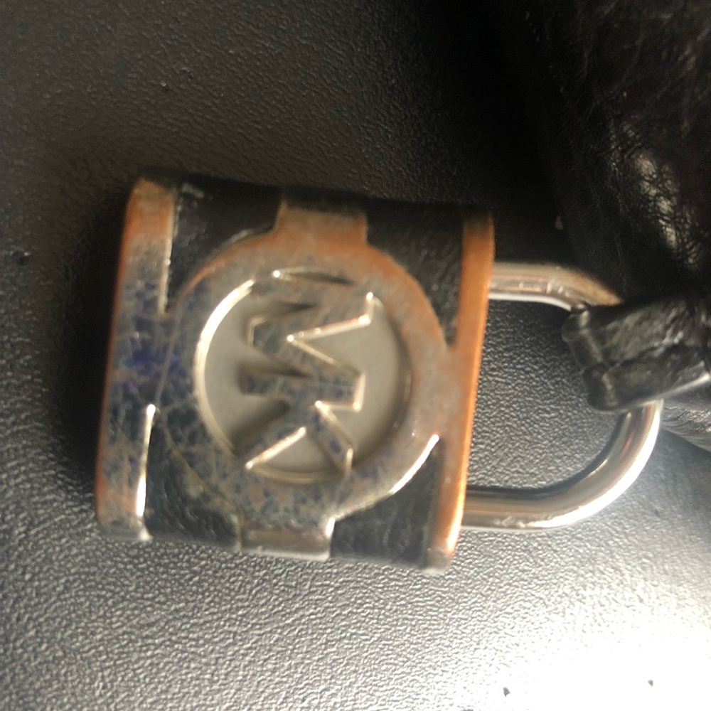 Black  leather Michael Kors purse - Picture 6 of 8